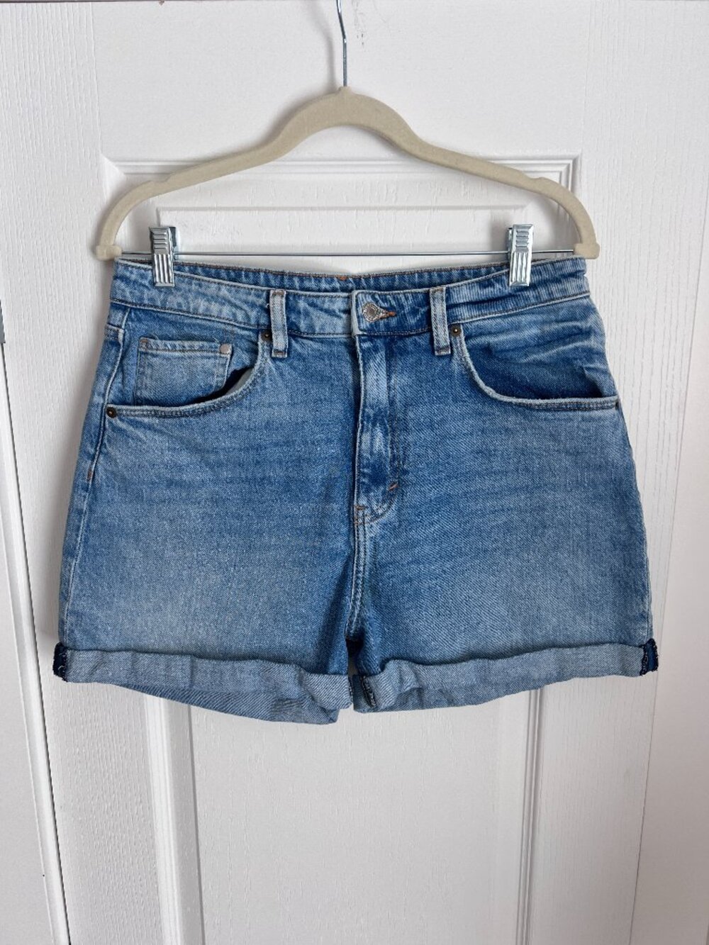 H&M Ultra High-Waisted Denim Mom Shorts - Size 10